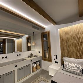 6 bedroom villa with pool, East Paros, sleeps 12